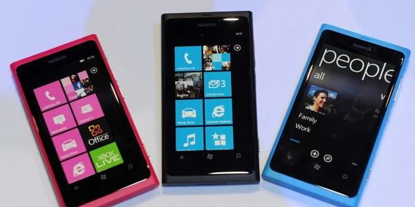 Nokia Lumia 800 este un smartphone care a primit critici pozitive, dar nu reuşeşte să smulgă din piaţa celor de la Samsung sau Apple