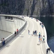 Aglomeraţie la Lacul Vidraru - Argeş fără mască de protecţie Foto Daci Stoica
