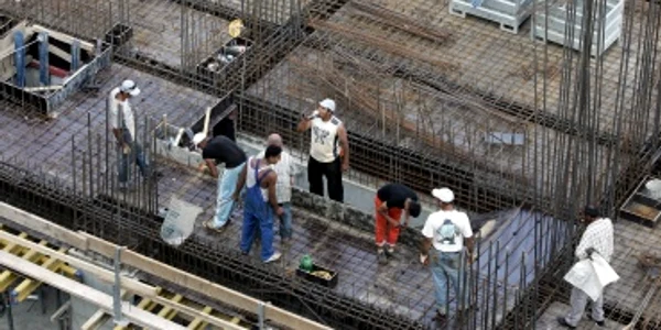 Creşte numărul muncitorilor "la negru" din Capitală