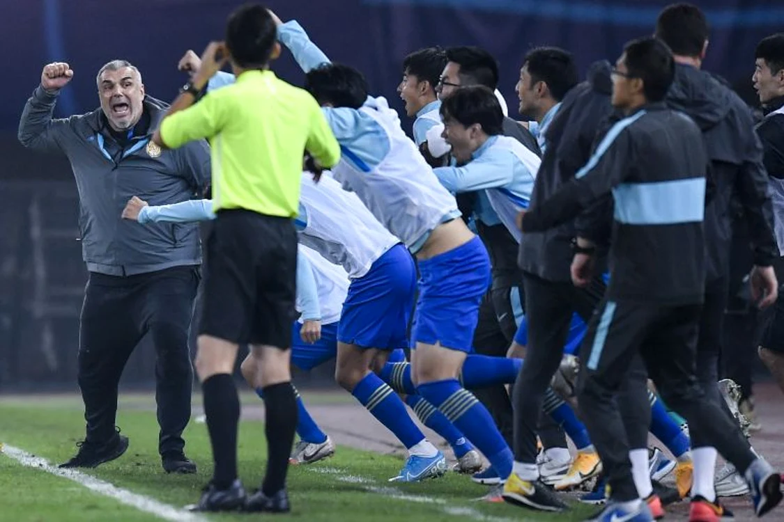 Cosmin Olăroiu și Jiangsu Suning, pentru prima dată campioni ai ChineiFOTO: Profimedia