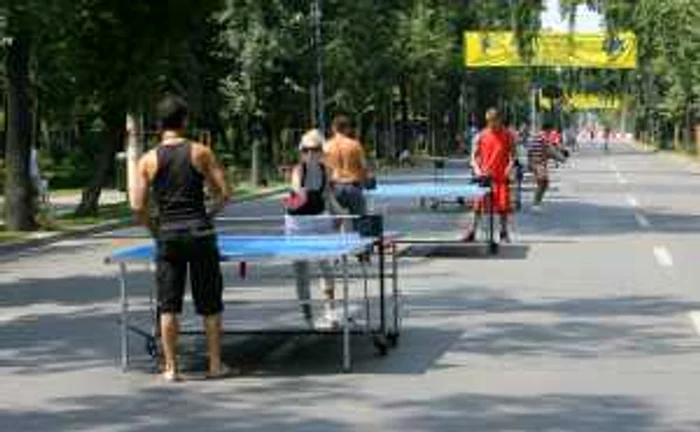 Ca în fiecare vară, Şoseaua Kiseleff se transformă în spaţiu de distracţie şi promenadă FOTO Adevărul