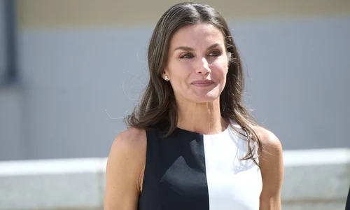 Regina Letizia a Spaniei rochie bicoloră OK Magazine jpg