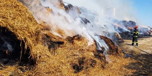 incendiu baloti paie