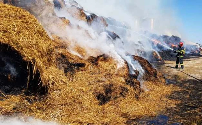 incendiu baloti paie