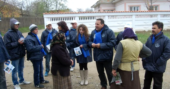 Vasile Iliuţă(centru), fostul edil, este acum parlamentar Foto:Facebook