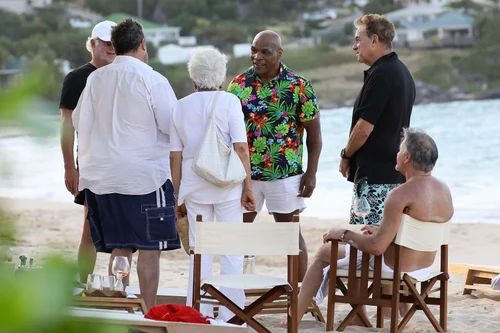 Mike Tyson, în vacanță în Caraibe, alături de prieteni / foto: Profimedia
