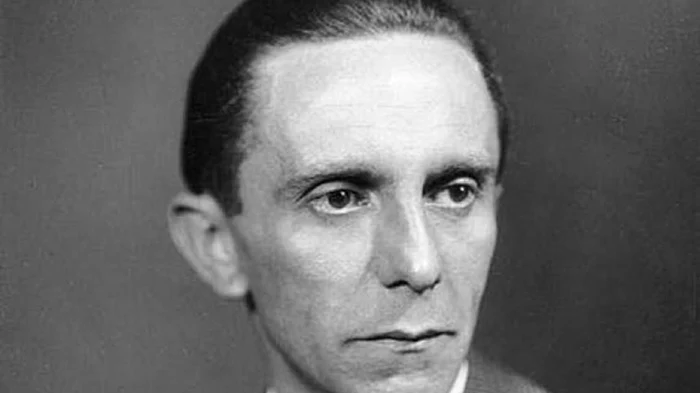 Joseph Goebbels a ordonat arderea cărţilor evreieşti în Berlin. Foto arhivă