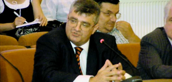 Iosif Armaș, cel mai bogat om din Caraș-Severin, își petrece Revelionul la Paris. 
