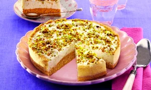 prajitura cu iaurt si fistic 580x400 0 jpeg