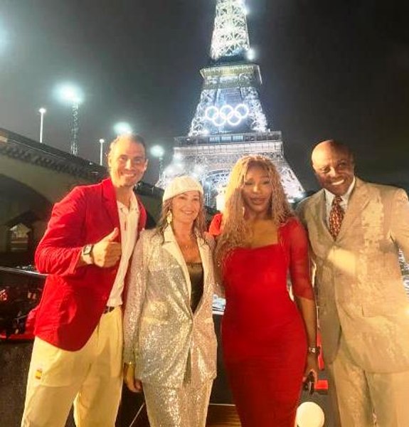 Peripețiile prin care au trecut Nadia Comăneci  și alți trei mari sportivi care au dus flacăra olimpică pe Sena FOTO VIDEO