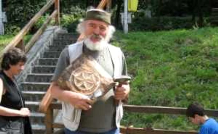 Braşov: Ioan Croitor-Brădescu, artistul care dă viaţă lemnului