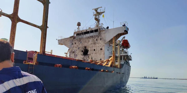 Nava lovită într-un atac cu dronă lângă Odesa. FOTO: Observator News