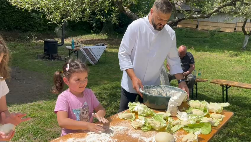 Târg tradițional la Baia Mare: meșteri populari și pâine delicioasă.