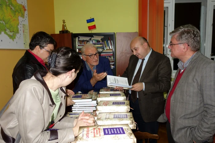 Biblioteca a achiziţionat o impresionantă serie editorială FOTO Adevărul