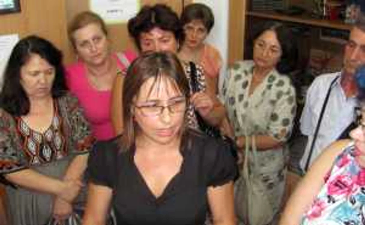 Mariana Sandu (centru) este susţinută de toţi colegii 