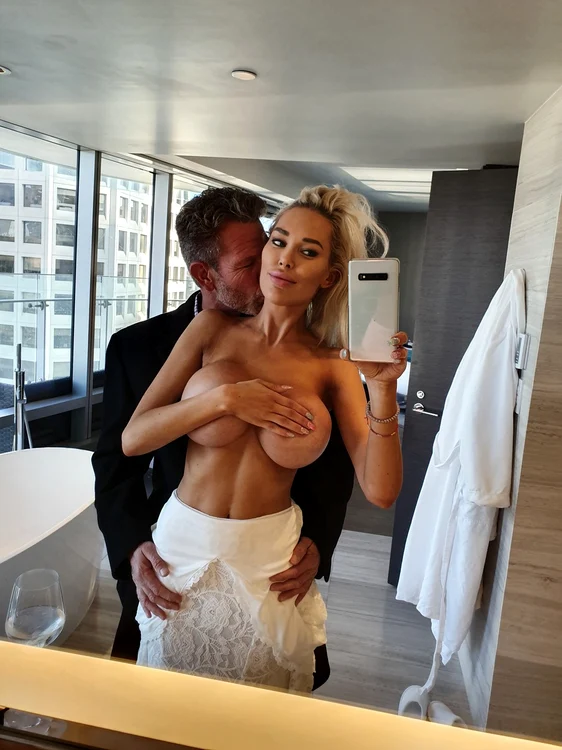 Tessa și soțul ei, Patrick Abbot