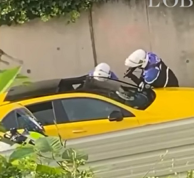 Violenţe în suburbiile pariziene după moartea unui tânăr ucis de un poliţist VIDEO