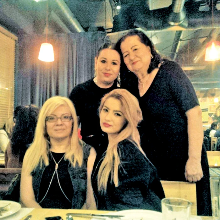 Mioara Roman, alături de fiicelei ei şi de nepoata Calina