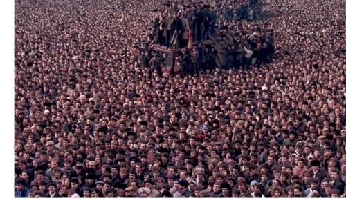 „Din decembrie până în iunie: 1989 1990  După 25 de ani” la Palatul Suţu jpeg