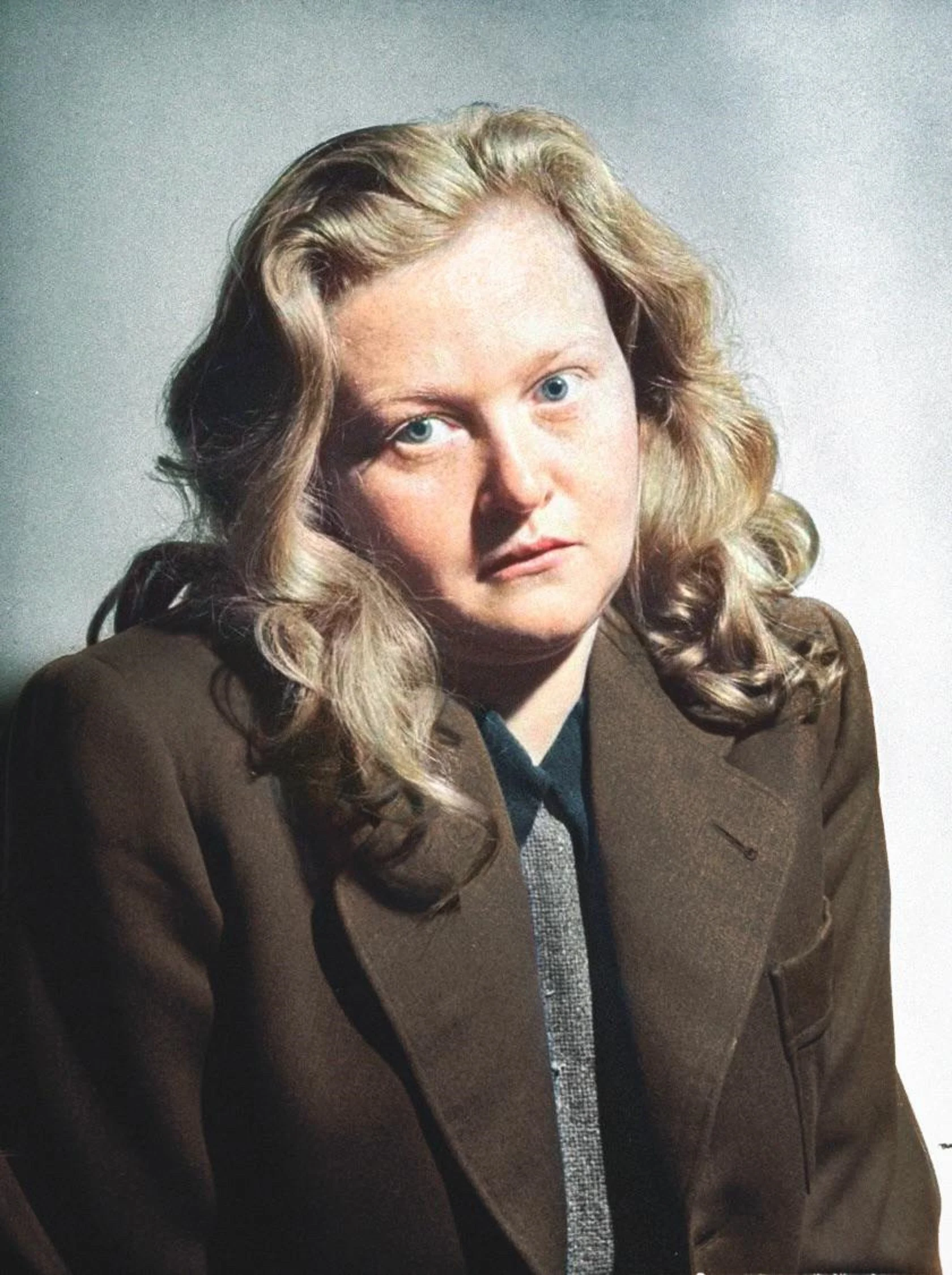 Fanteziile pornografice și cruzimea unei neveste naziste. Cum se afișa în fața prizonierilor cea poreclită „Cățeaua de la Buckenwald”