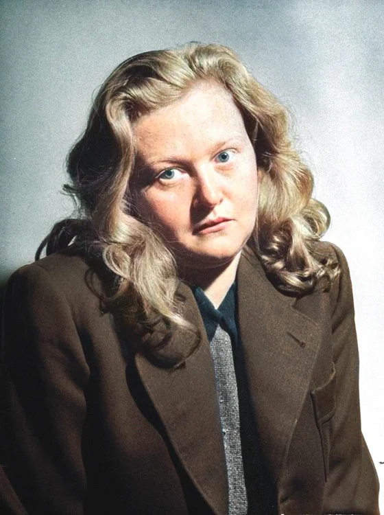 Fanteziile pornografice și cruzimea unei neveste naziste. Cum se afișa în fața prizonierilor cea poreclită „Cățeaua de la Buckenwald”