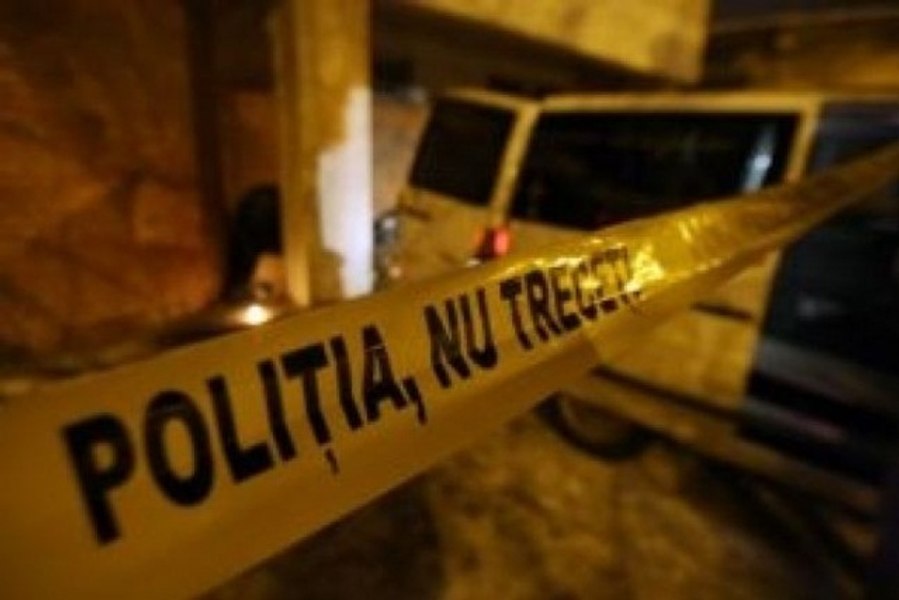 Cadavru găsit într-o maşină arsă, pe un câmp, în apropiere de Haţeg