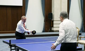 erdogan si Kassim-Joomart Tokayev joacă tenis de masă