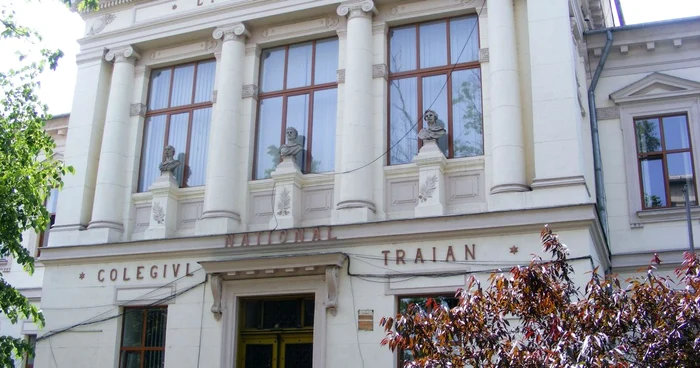 Colegiul Naţional Traian din Turnu Severin FOTO Corina Macavei