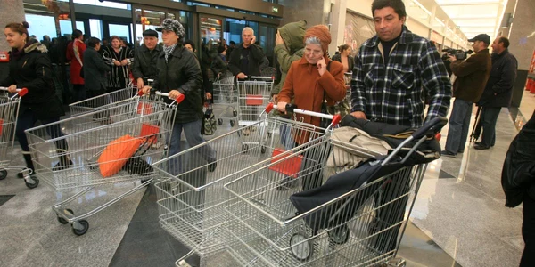 cosuri goale cumparaturi foto adevarul