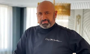 Cum prepară chef Cătălin Scărlătescu o garnitură delicioasă care conține fasole : foto Facebook jpg