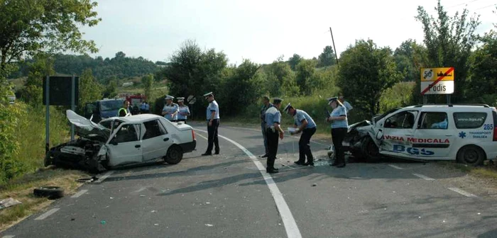 Accident mortal la Scorţeni. O femeie care făcea dializă a murit pe loc FOTO Andrei Grecu (ISU Bacau)