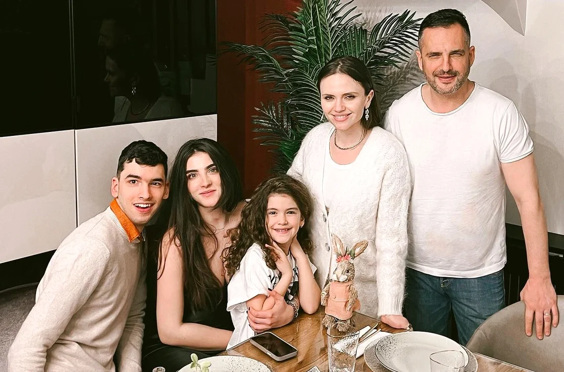 Mădălin Ionescu și familia lui / foto: social media