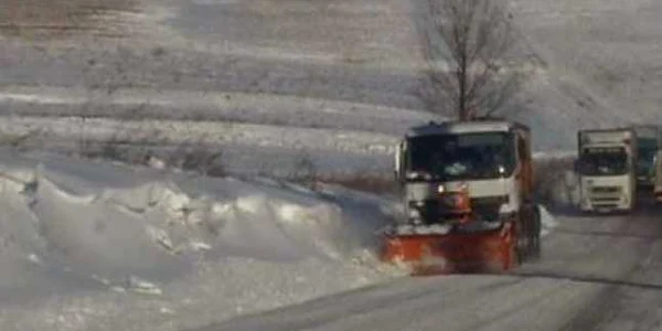 Utilaje la deszăpezire. FOTO: ARHIVĂ