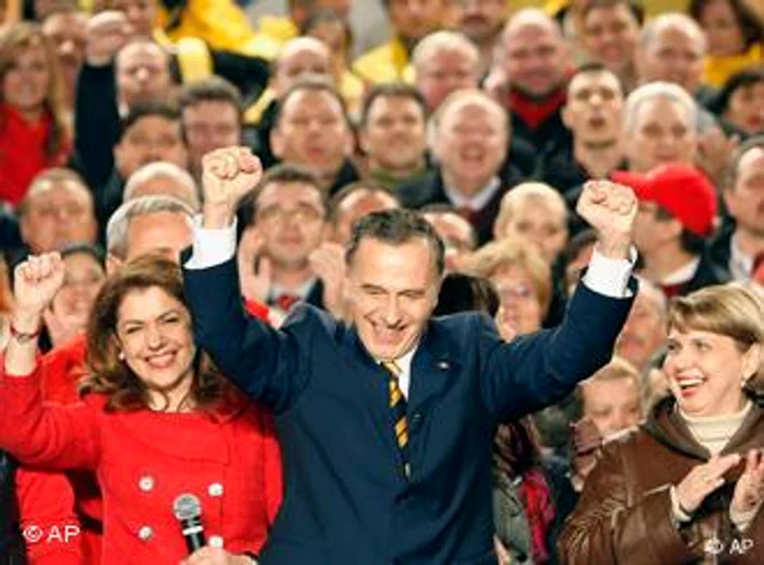 Mircea Geoană alături de soție la prezidențialele din 2009