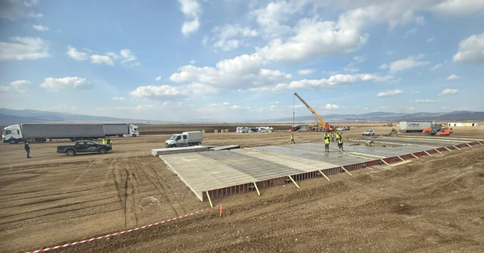 Lucrări pregătitoare pe lotul Joseni-Ditrău al Autostrăzii ,,Unirii”-A8 FOTO: CNIR