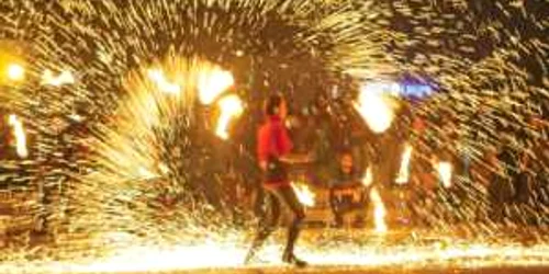 Spectacol cu foc în centrul Braşovului