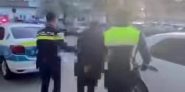 barbat agresiv retinut in craiova captura video jpg