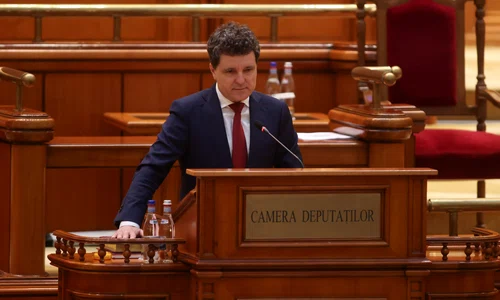 Şedinţa solemnă comună a Camerei Deputaţilor şi Senatului consacrată depunerii jurământului de către preşedintele ales al României, Nicuşor Dan, la Palatul Parlamentului din București. FOTO Inquam Photos / George Călin