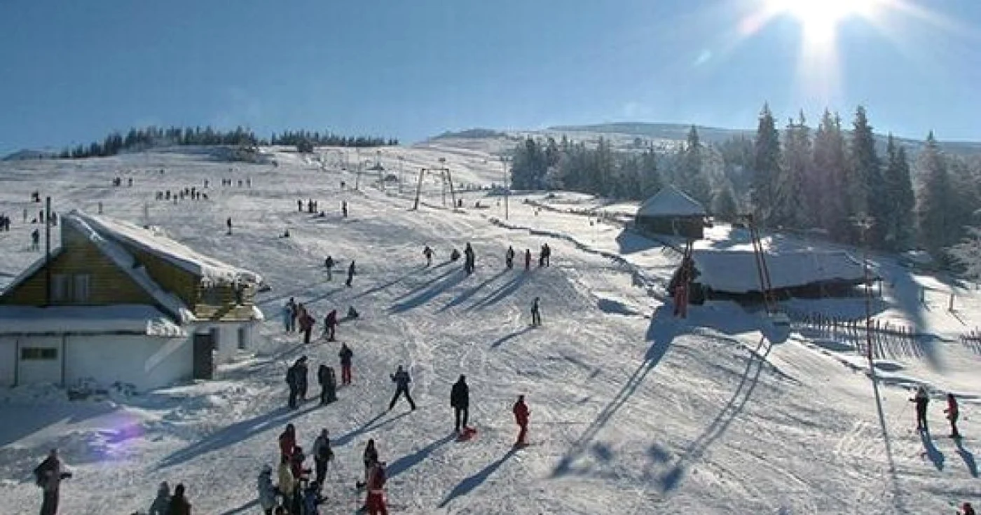 În stațiunile montane din Valea Jiului se poate schia