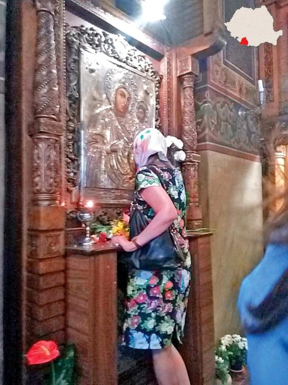 Biserica Madonna Dudu. Preoţii bisericii spun că icoana nu poate fi imortalizată în orice moment