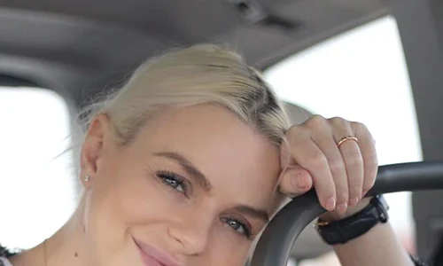 Jojo si fiica sa, Zora 2 jpeg