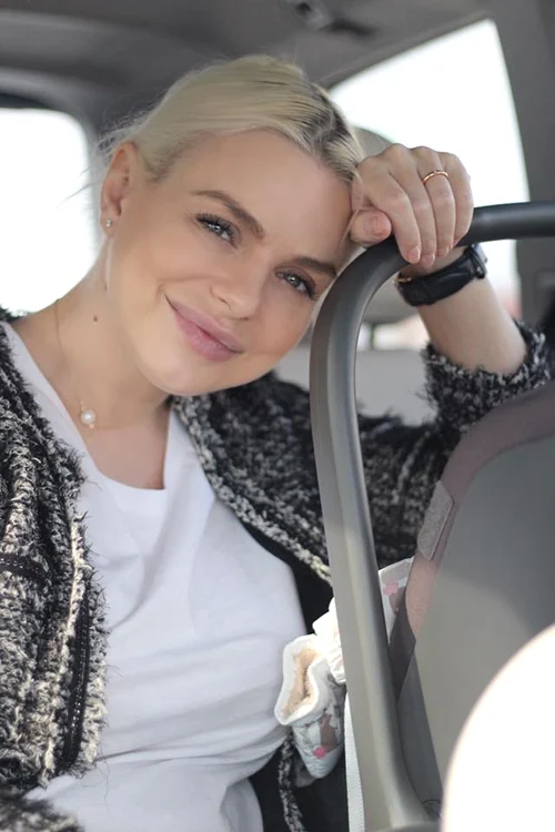 Jojo si fiica sa, Zora 2 jpeg