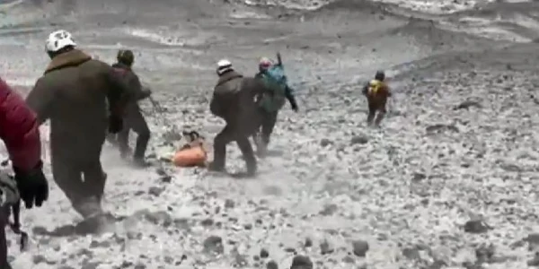 Un alpinist român a murit într o excursie pe vulcan SURSA X @CarabIIIRegion  jpg