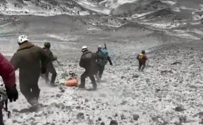 VIDEO Un alpinist român a murit pe cel mai înalt vulcan din lume. Trupele speciale din Chile încearcă să recupereze trupul