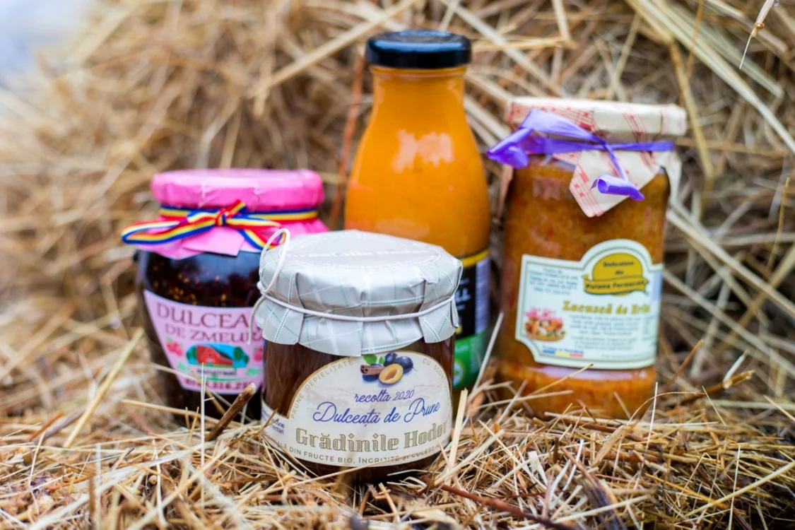 Păpădia şi liliacul de la poalele Făgăraşilor, transformate în serii limitate de dulceţuri, ajung la orăşeni prin food hub-ul Roadele Munţilor
