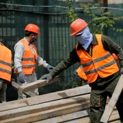 muncitori straini asiatici constructii forta de munca foto inquam photos george calin