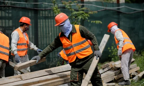 muncitori straini asiatici constructii forta de munca foto inquam photos george calin