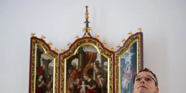 episcopul bling bling foto afp
