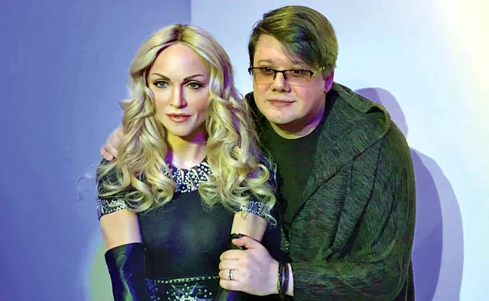 Solistul nostru şi-a făcut şedinţă foto la Muzeul Figurilor de Ceară