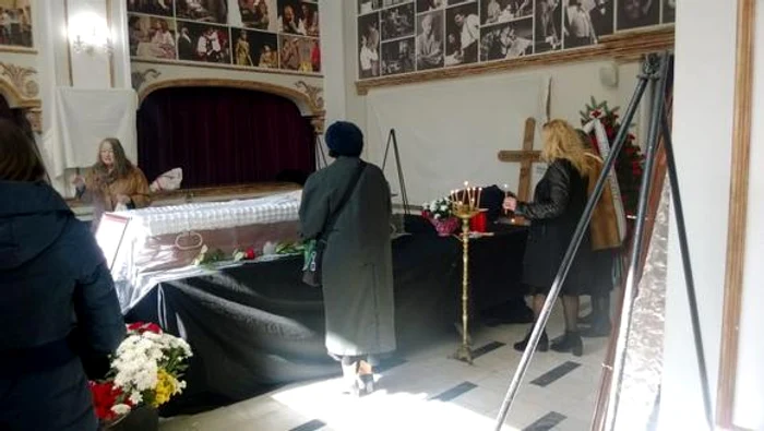 Monica Ghiuţă a mers îndurerată să-şi ia rămas bun de la Eusebiu Ştefănescu